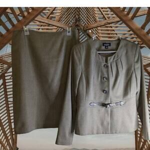Isabella 10 tan 2 piece jacket and skirt. Lined button down. Office, Travel.